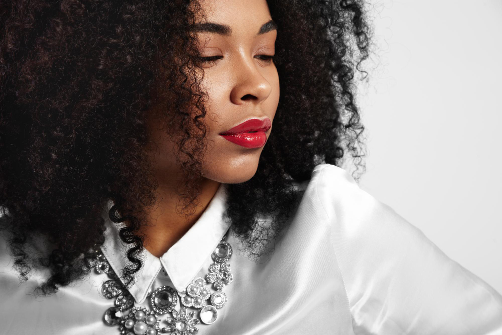 Best Raw Indian Hair Extensions for Black Women: A Complete Buying Guide 3 Curly raw Indian hair provides volume and definition.