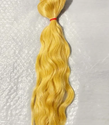 blonde-wavy-clip-in-extensions-3-piece-11-clip Wide-weft blonde clip-in hair extension set
