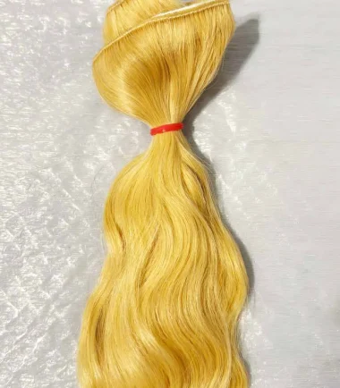 blonde-wavy-clip-in-hair-extensions 24-inch blonde wavy clip-in hair extensions
